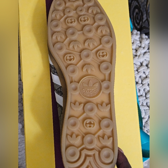 Gucci × Adidas Gazelle Beige  Monogram Sneakers - Picture 6 of 6